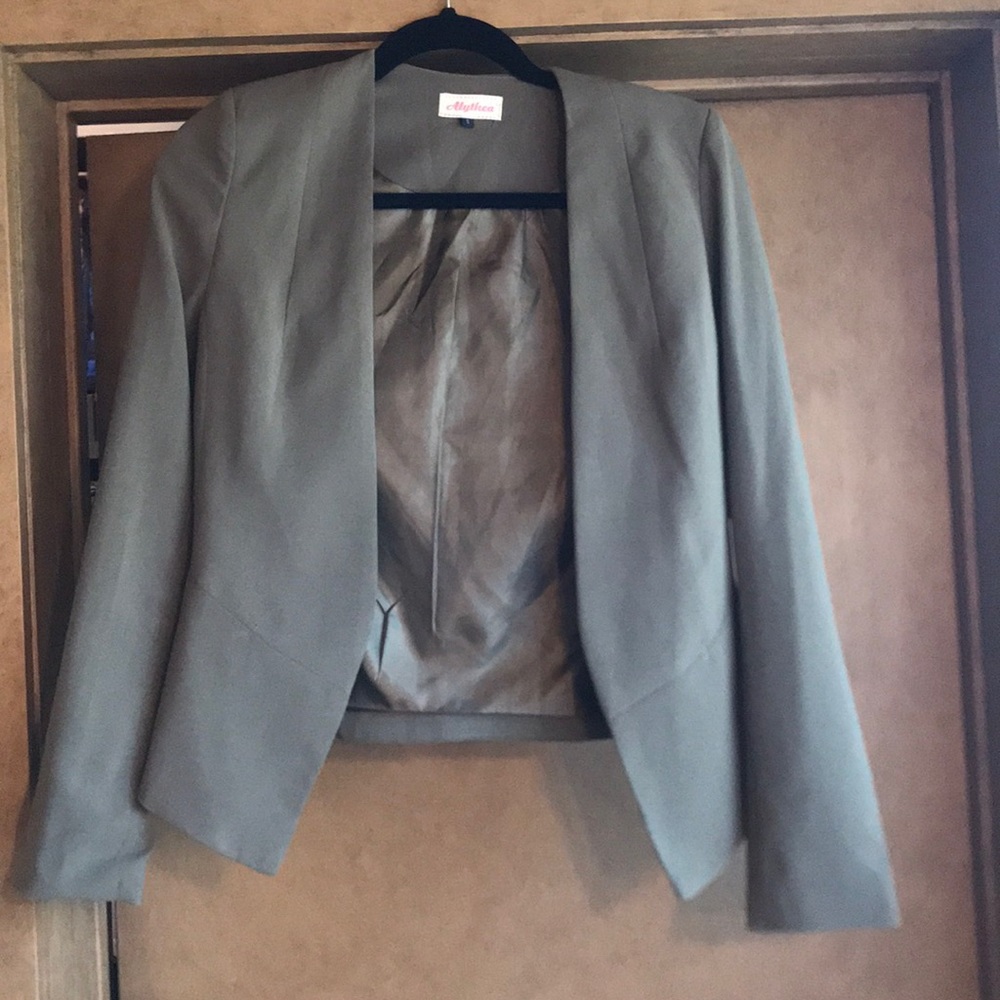 Cute olive blazer!